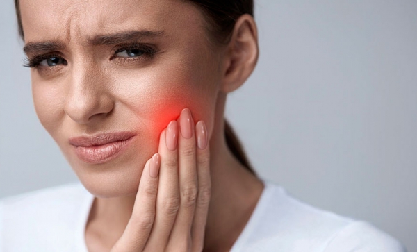 Что делать, если болит зуб мудрости: лечить или удалять?